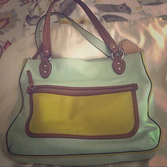 Coach Poppy Tote - Picture 1 of 3